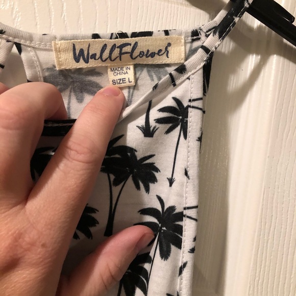 Palm tree muscle tank!! - Picture 3 of 5